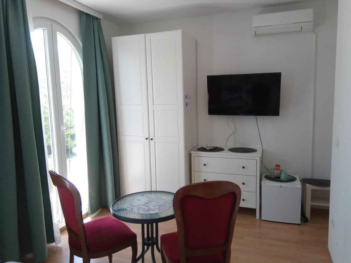 Ana Rooms Krk Town Esterno foto