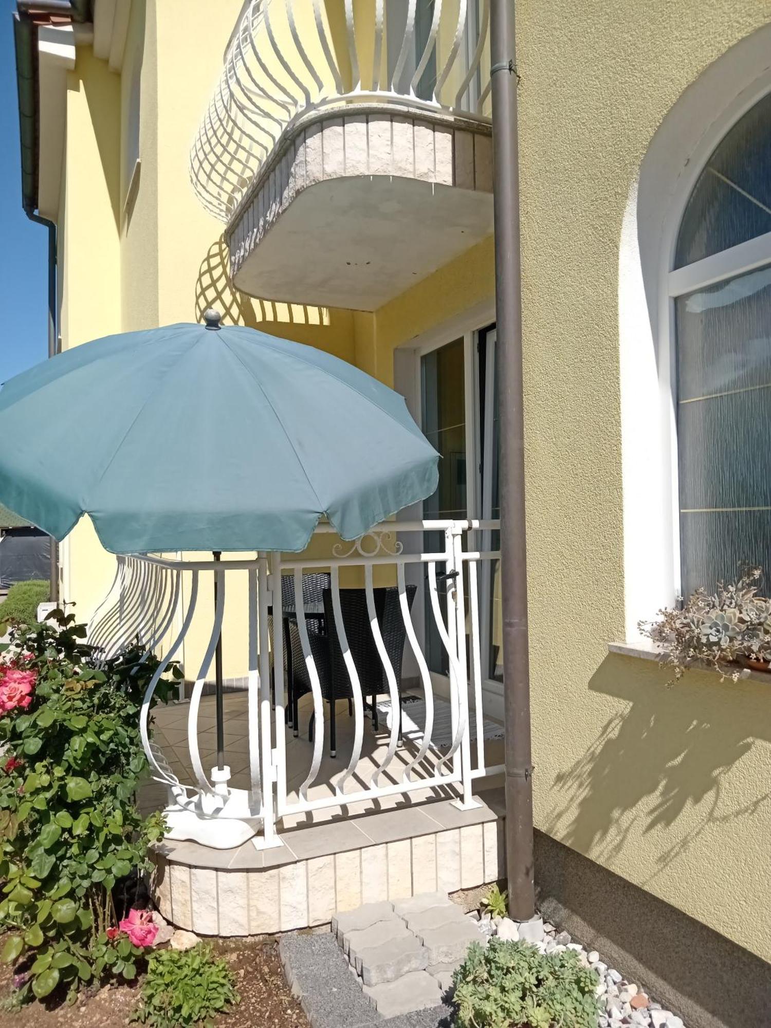 Ana Rooms Krk Town Esterno foto